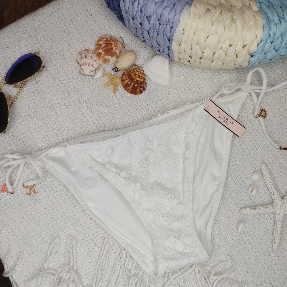 VICTORIA'S SECRET LACE "TEENY" BIKINI WITH TIE SIDES W/CHARMS, WHITE M